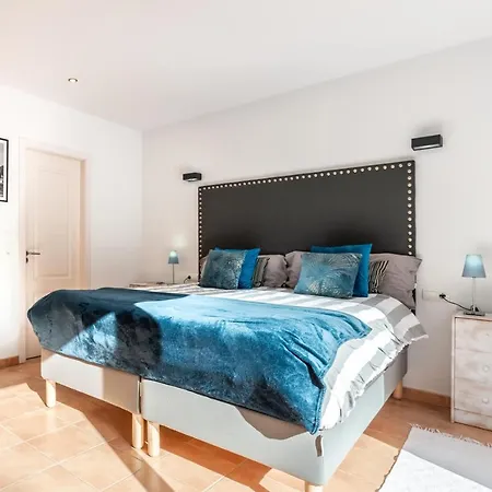 Blanca Santa Eulalia * Santa Eularia des Riu