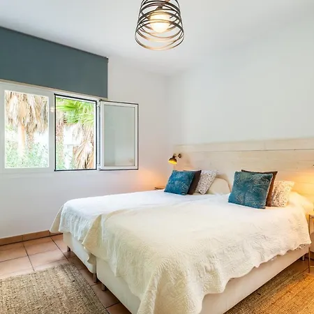 Blanca Santa Eulalia * Santa Eularia des Riu